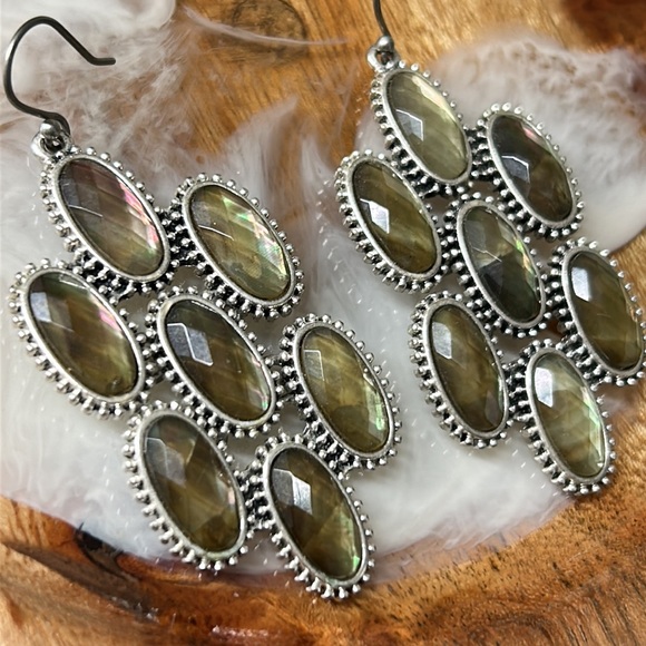 🖤Abalone shell based statement earrings - Picture 5 of 11